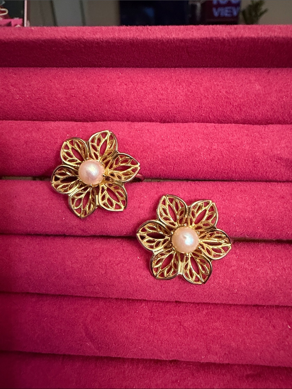 Gold Floral Pearl Center Earrings - Pink Pearl